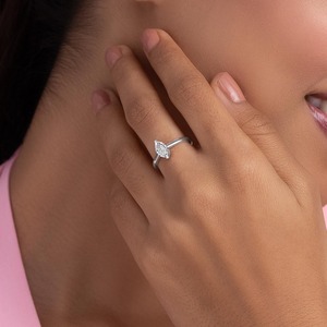 Bague minimaliste en diamant naturel de forme marquise en argent sterling 925 pour femmes - Product Image 5