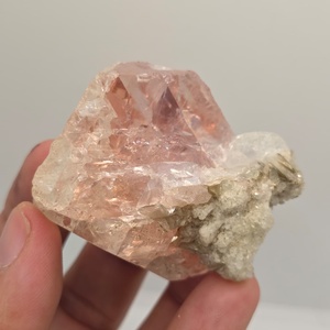 Cristal de Cuarzo Rosa con Inclusiones, Gema Natural en Bruto, con Brillo de Cristal, Semitransparente - Product Image 5
