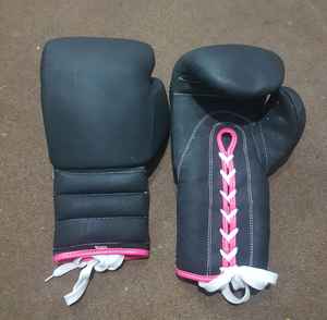 Gants de boxe en cuir de vache véritable de style mexicain personnalisés, type Sanda, multicolores, haute qualité, avec logo personnalisé - Product Image 5