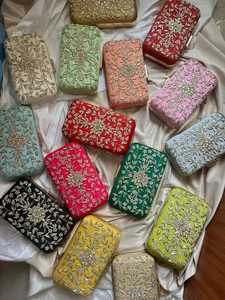 Pochette de soirée brodée de créateur à prix abordable – Élégante pochette pour femme pour mariage, fête et occasions spéciales - Product Image 6