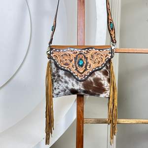 Nuevo Bolso Bandolera de Cuero Vacuno con Diseño Western, Flecos Largos y Piedra Turquesa, Estilo Boho Cowgirl para Mujer - Product Image 4