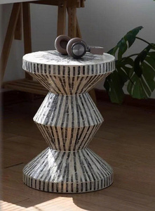 Table d'appoint moderne avec incrustation MOP et design en coquillages Capiz, mobilier contemporain pour salon, accent décoratif en résine fait main - Product Image 6
