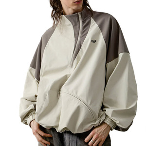Chaqueta Cortavientos Oversize Unisex Beige Taupe con Media Cremallera y Logotipo Personalizado para Hombre, OEM, Marca Privada, Venta al por Mayor de Ropa Urbana - Product Image 3