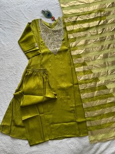 Green Cotton Ankle-Length <b>Kurta</b> Set With Embroidered Dupatta <b>Women</b> Traditional Ethnic Wear India Pakistan Casual Style - Product Image 5