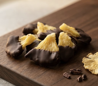 Chocolat noir solide naturellement acidulé à l'ananas pour des collations bien-être et une vie saine et moderne