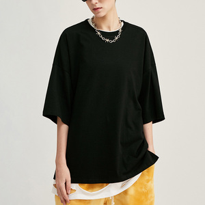 เสื้อยืดผู้ชายไซส์ใหญ่ สีดำ ผ้าฝ้าย แขนสั้น คอกลม ลำลอง สีพื้น ดีไซน์เรียบง่าย ความยาวปกติ ผ้าเจอร์ซีย์ถัก ทรงพอดีตัว - Product Image 3