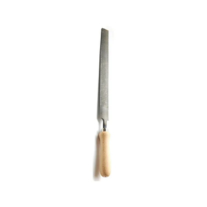 Râpe à sabots premium, outil de fermeur conçu pour des soins précis des sabots, poignée ergonomique, construction durable pour une coupe sans effort, certifié CE. - Product Image 1
