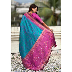 Sari Patola en soie douce bleu ciel tissé Zari avec motifs Bandhani contrastants, 650g, marque Elite Weaves, style indien/pakistanais, longueur genou, pour soirée - Product Image 4