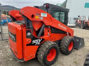 Chargeuse compacte Kubota d'occasion en excellent état, modèle SSV75, disponible en stock à prix de gros. Achetez maintenant. - Product Image 4