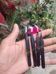 Pince à cils à pointe de fibre à 90 degrés avec logo personnalisé violet avec nouveau design d'arc Outils de cils personnalisables de marque privée - Product Image 5