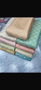Tissu en soie Banaras brocart jacquard doux et élégant pour saris, robes, confection de vêtements de mariée, robes de soirée, et tissu non tissé indien pour garçons et filles - Product Image 3