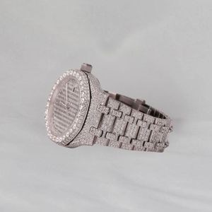 Reloj de Pulsera de Lujo de Calidad Superior, Esfera Redonda, Correa Plateada con Diamantes, Diseño Analógico de Cuarzo con Elegantes Detalles de Moissanita - Product Image 5