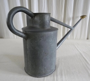 Conteneur d'arrosage extérieur en métal galvanisé, idéal pour arroser les plantes dans les jardins publics, parcs et paysages, provenant d'Inde - Product Image 1