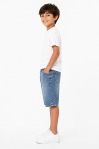 Shorts en jean bleu premium pour garçons, shorts en jean décontractés en coton pour enfants, longueur mi-longue, coupe classique, design à cinq poches, fermeture à boutons - Product Image 4