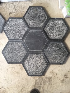 Bordure aiguisée de carreaux de calcaire bluestone martelés de brousse élégants pour les patios, les cours et l'aménagement paysager élégants - Product Image 2