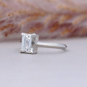 Bague solitaire en diamant de laboratoire taille émeraude, bague de fiançailles minimaliste à taille étagée, bague de mariée classique, bijoux en diamant modernes - Product Image 2