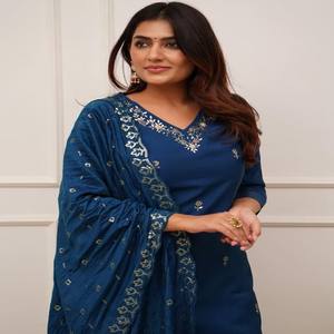 VASTRA COTTAGE Kurta Bordada Tesla con Pantalón y Dupatta de Encaje Vichitra, Atuendo Étnico Cosido para Mujer - Product Image 2