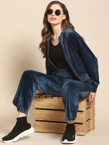 Conjunto Deportivo de Invierno Unisex de Terciopelo, 2 Piezas, Chaqueta con Cierre Completo y Capucha, y Pantalones de Pijama - Product Image 2