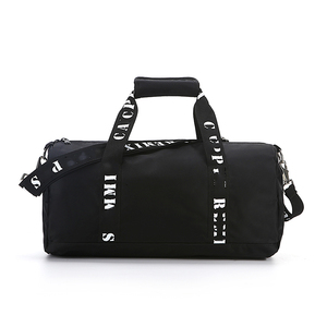 Bolsa Deportiva Unisex Negra de Poliéster, Capacidad de 20-30L, Correa Ajustable, Cierre de Cremallera, Estilo Casual, Asa Suave - Product Image 4