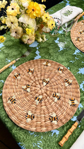 Adorable set de table rond en jonc de mer brodé à la main avec motif abeille, style rustique bohème, tapis de table tissé naturel pour la décoration de table printemps-été - Product Image 6