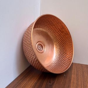 Lavabo Decorativo de Cobre Hecho a Mano, Lavabo Tipo Vaso, Elegante Accesorio de Baño con Artesanía Metálica Superior - Product Image 2