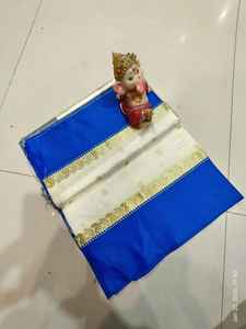 Sari en soie brodée bleu marine et rouge avec bordure en zari doré lourd, tenue traditionnelle pour mariage et fêtes ethniques - Product Image 4