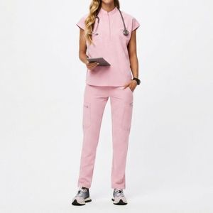Ensemble de blouses d'infirmière sur mesure, design personnalisé, uniforme médical respirant, tenue de travail confortable pour hôpital, fourniture OEM, blouses de qualité supérieure - Product Image 2