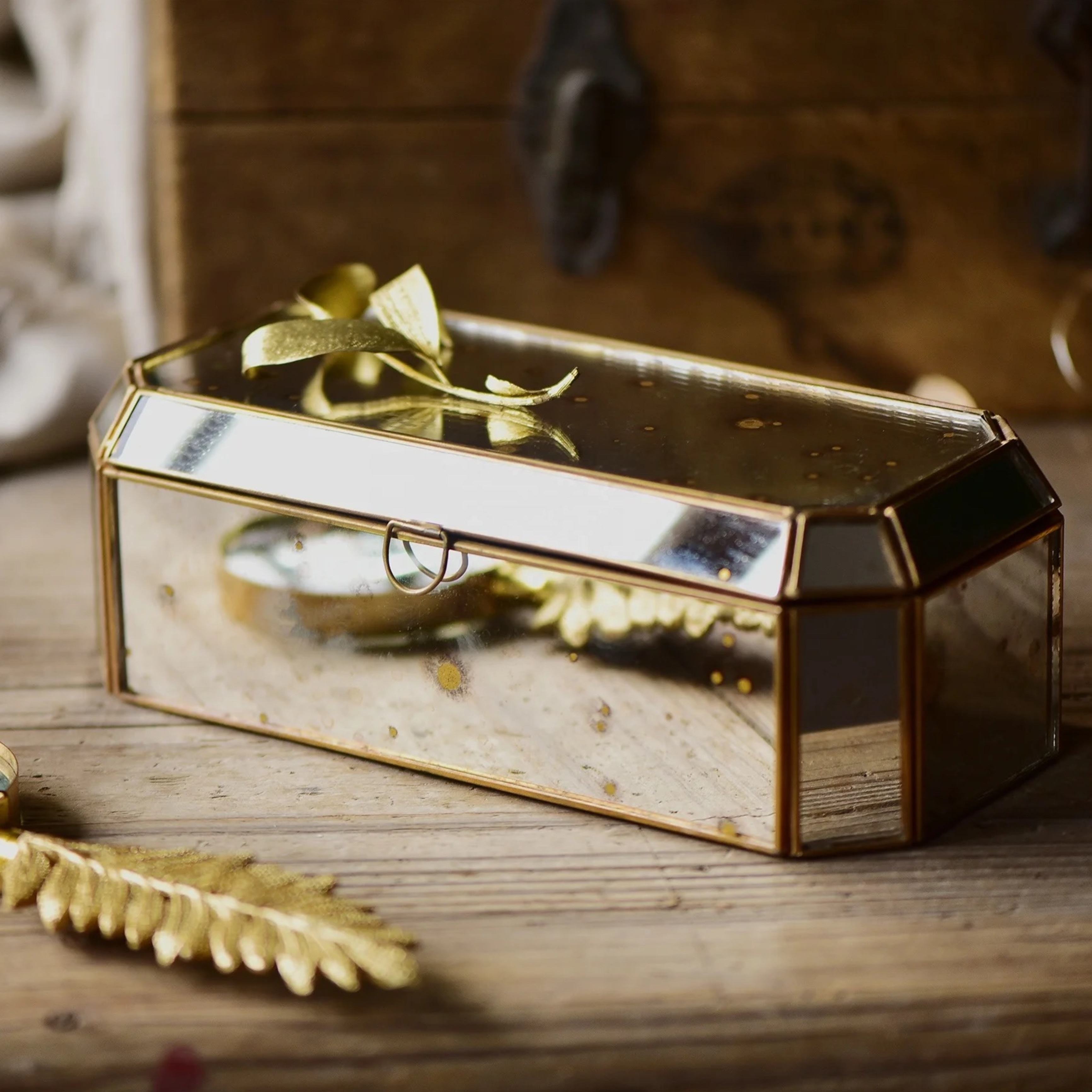 กรอบทองเหลือง