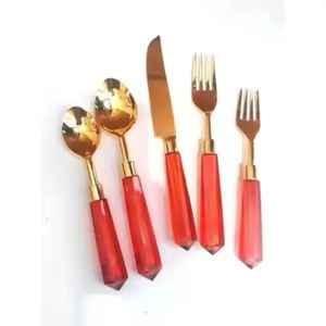 Ensemble de couverts en acier inoxydable de luxe gravé – Fourchettes, cuillères, couteaux – Vaisselle moderne et ustensiles de cuisine - Product Image 2