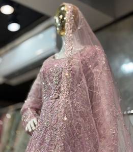 Lehenga Choli de créateur pour femme, style époustouflant, de qualité supérieure, indo-occidental, pour le quotidien et les fêtes, en stock chez Rivaayat House - Product Image 3