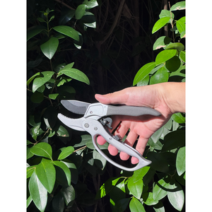 Podadora de Jardín de Cuchilla Única con Función de Trinquete, Capacidad de 20 mm, Tijeras de Mano para Bricolaje, Mango de Aluminio - Product Image 1