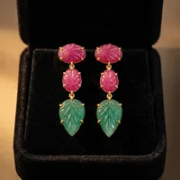 Boucles d'oreilles pendantes en laiton plaqué or 18 carats avec pierre précieuse sculptée en feuille de jade vert et rubis, style bohème, bijoux fantaisie pour femme