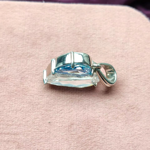 Colgante de Diamante en Forma de Corazón Azul y Blanco en Oro Blanco, Elegante Collar de Corazón de Dos Tonos para Mujer, Joyería Fina de Lujo Cultivada en Laboratorio - Product Image 2