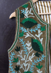 Veste courte en velours brodée Suzani, style bohème, pour femmes, disponible au meilleur prix - Product Image 2