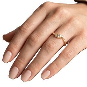 Bague de fiançailles minimaliste en or massif 10K 14K avec diamant de laboratoire taille ronde, style princesse, bague bypass avec pierre d'accentuation, délicate et empilable - Product Image 6