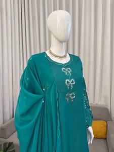 Ensemble Salwar Kameez en soie crêpe verte brodée avec dupatta, tenue de fête indienne pakistanaise pour femmes - Product Image 3