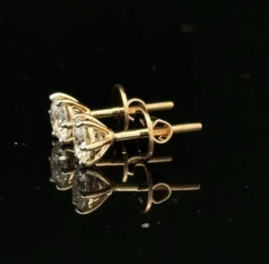 Boucles d'oreilles clous Laxmi en moissanite plaqué or 18 carats, sertissage griffe, bijoux classiques pour femme, 1,800 g, pour cadeau de mariage - Product Image 2