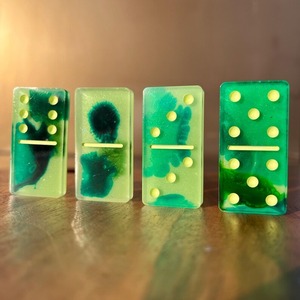 Jeu de dominos personnalisé de luxe Doble 9 6, sublimation, transparent, vert, coloré, double couche, en résine - Product Image 1