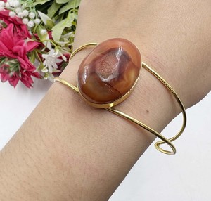 กำไลข้อมือหินเจโอดสีน้ำตาลธรรมชาติทรงรี ชุบทอง ปรับขนาดได้ - Product Image 1