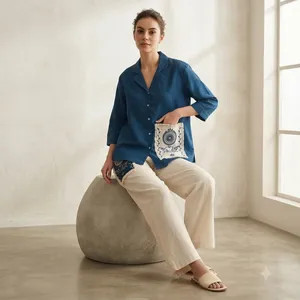 Chemise tunique bleue brodée pour femmes avec manches trois quarts, boutons sur le devant et pantalon large beige, tenue décontractée d'été - Product Image 3