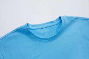 เสื้อยืดพรีเมียมสำหรับผู้ชาย ออกแบบด้วยผ้าที่นุ่มและระบายอากาศได้ดีเพื่อความสบายตลอดวันและสไตล์ทันสมัย - Product Image 5