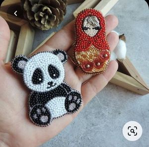 Broche de Moda Unisex Hecho a Mano por MD HANDICRAFTS con Bordado Colorido y Cuentas, Pin de Diseño para Bodas y Ocasiones Especiales - Product Image 6
