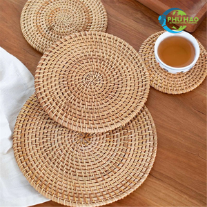 Tendance du moment : Sous-plat rond en rotin tressé, tapis décoratif en rotin fait main, à suspendre au mur et protège-table. - Product Image 6