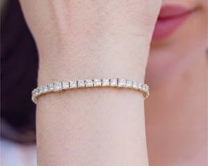 Bracelet tennis classique en argent plaqué avec diamants de laboratoire, étincelant et continu, cadeau idéal pour femme - Product Image 1