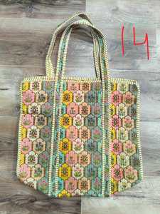 Bolsos de Hombro Acolchados de Algodón Hechos a Mano de Lujo para Mujer, Bolso Tote de Viaje Elegante con Estampado de Bloques, Sostenible y Lavable - Product Image 2