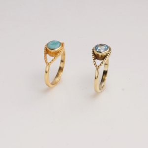 Anillo de latón electrochapado para mujer con topacio azul de 6x6mm, redondo, tamaño fijo, minimalista, con halo, estilo glamuroso y distintivo, hecho a mano. - Product Image 3