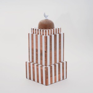 Support à gâteau à étages en bois rayé fait main, présentoir à desserts, centre de table Ramadan, décoration de table - Product Image 2