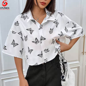 Camiseta Corta Elegante e Informal para Mujer, con Estampado de Mariposas, Manga Corta, Cierre con Botones Delanteros, Corte Regular, Ligera y Transpirable - Product Image 4