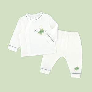 Conjunto de Bebé de Manga Larga ALB04 Unisex con Cierre Lateral, Tejido de Punto Transpirable, Modal + Spandex, Disponible en Stock - Product Image 2