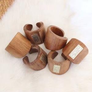 wooden napkin ring, wood napkin ring set, solid wood napkin ring, natural wood napkin ring, dining table napkin ring - Product Image 1